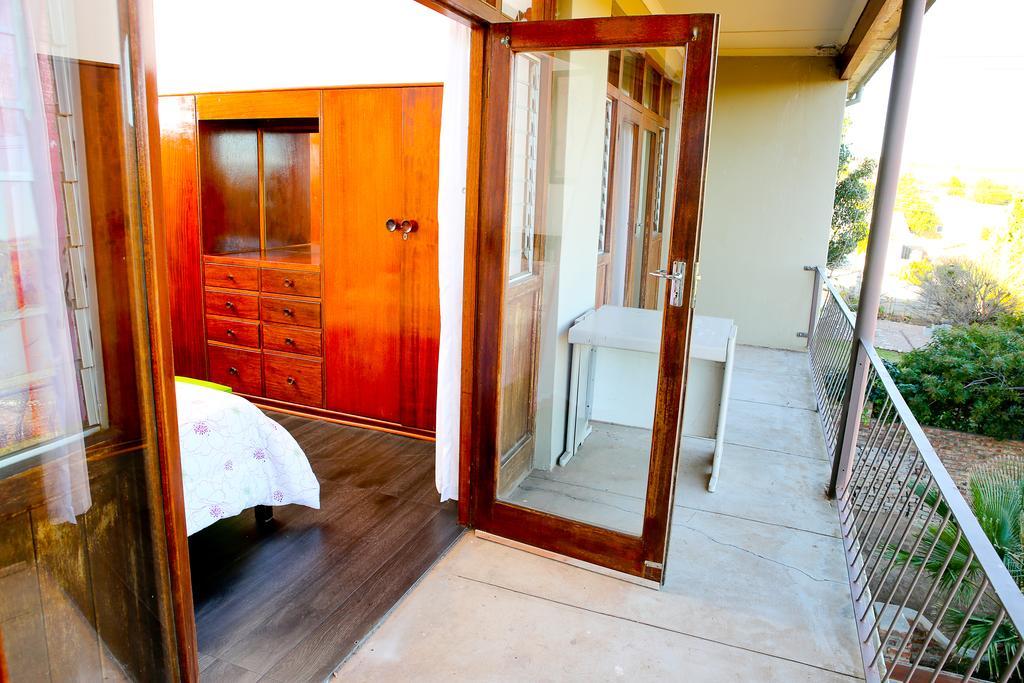 Oudtshoorn Homestay Accommodation Ngoại thất bức ảnh