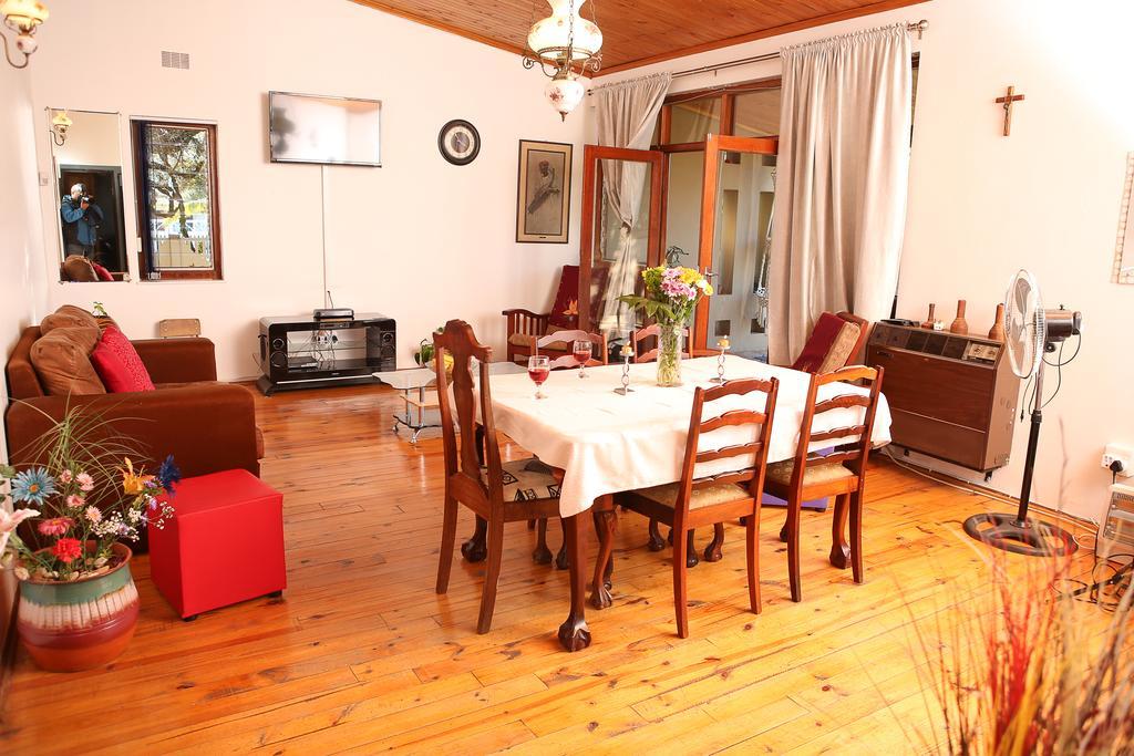 Oudtshoorn Homestay Accommodation Ngoại thất bức ảnh