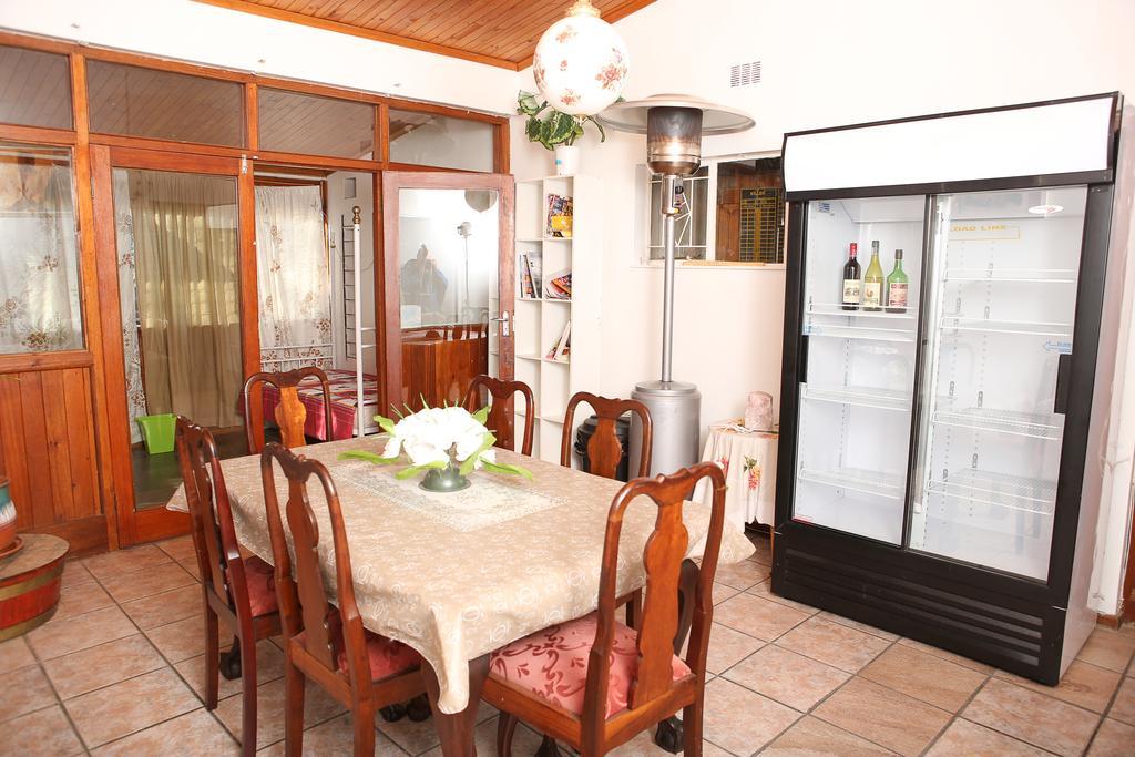 Oudtshoorn Homestay Accommodation Ngoại thất bức ảnh