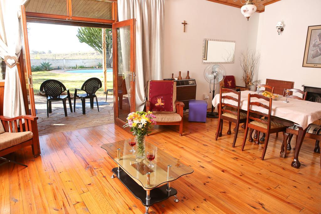 Oudtshoorn Homestay Accommodation Ngoại thất bức ảnh