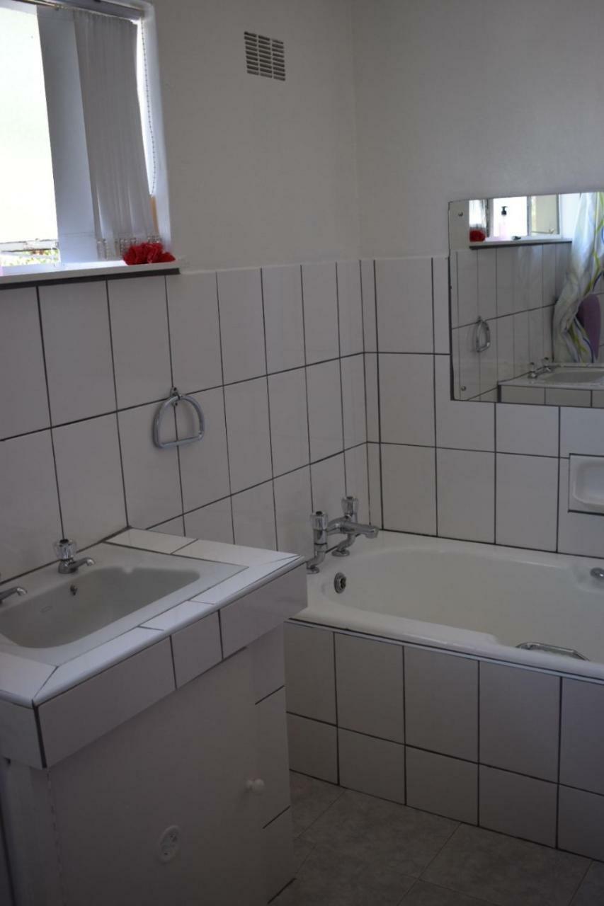 Oudtshoorn Homestay Accommodation Ngoại thất bức ảnh